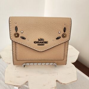 Coach Wyn Wallet w/Prarie Rivets GUC